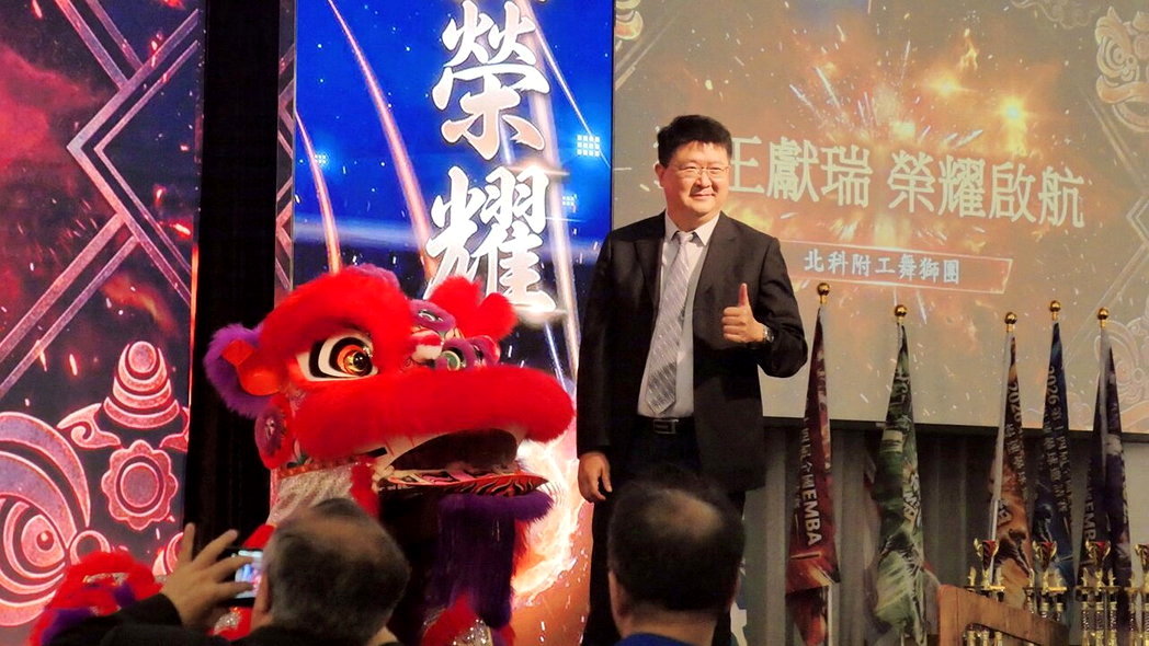 北科大校長任貽均致詞：國立臺北科技大學校長任貽均於「選手之夜」親臨致詞，感謝籌備團隊一年多來的辛苦付出，並歡迎全國各校EMBA師長與選手共襄盛舉，透過賽事深化校際情誼。