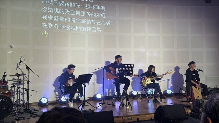 臺北科技大學EMBA愛樂社LINZOMA樂團。
