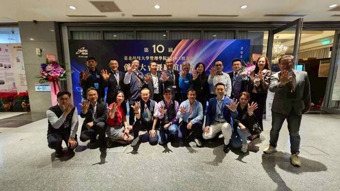 第十屆理事長林志成(後排左五)與新任理監事合影。圖片