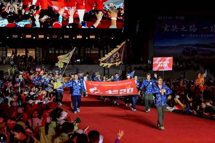 【媒體報導】 浴沙而行、以堅毅為名——臺北科大戈20勇闖戈壁、榮耀完賽！ A、B隊攜手抵達終點　北科人以行動詮釋「不退之勇」圖片